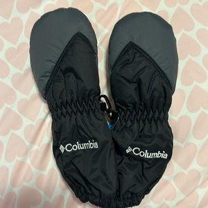 Columbia black/gray snow mittens.